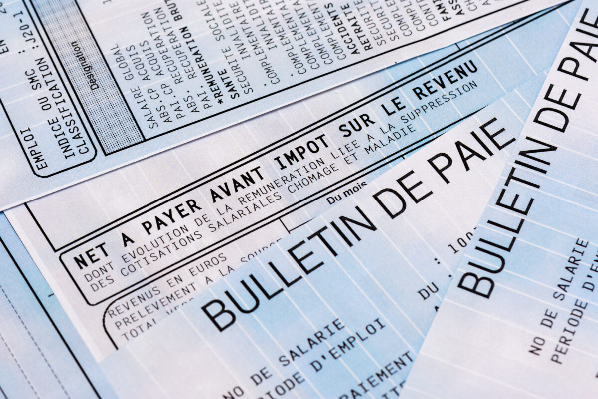 Bulletin de salaire français montrant une ligne de prélèvement à la source